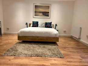 Spacious 1-Bed Apt in Stretford